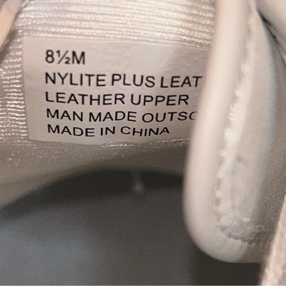 TRETORN
Nylite 2 Plus (White/Gold) Women's Lace Up Casual Shoes SZ 8.5 NWOB - Picture 3 of 6